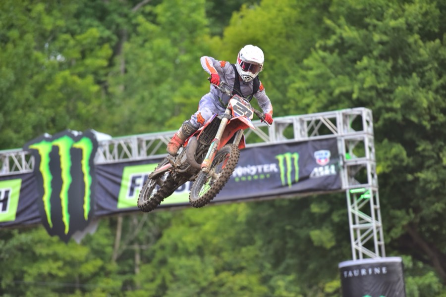 Logan racing motocross